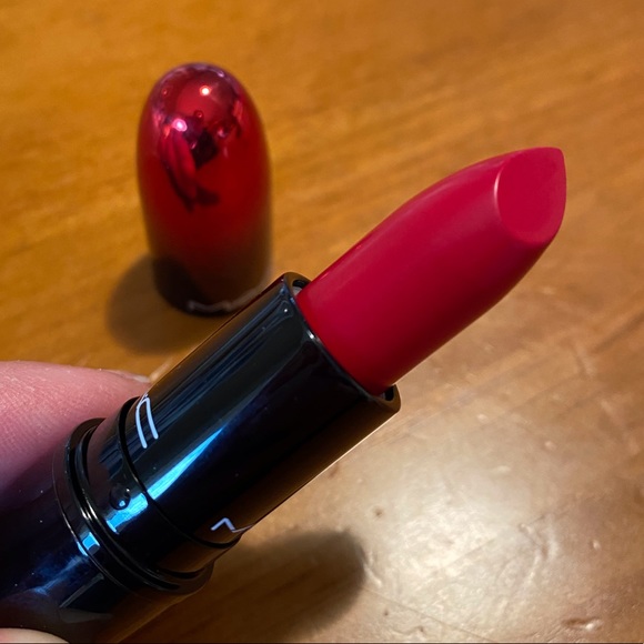 MAC Love Me Lipstick Give Me Fever - Picture 4 of 16